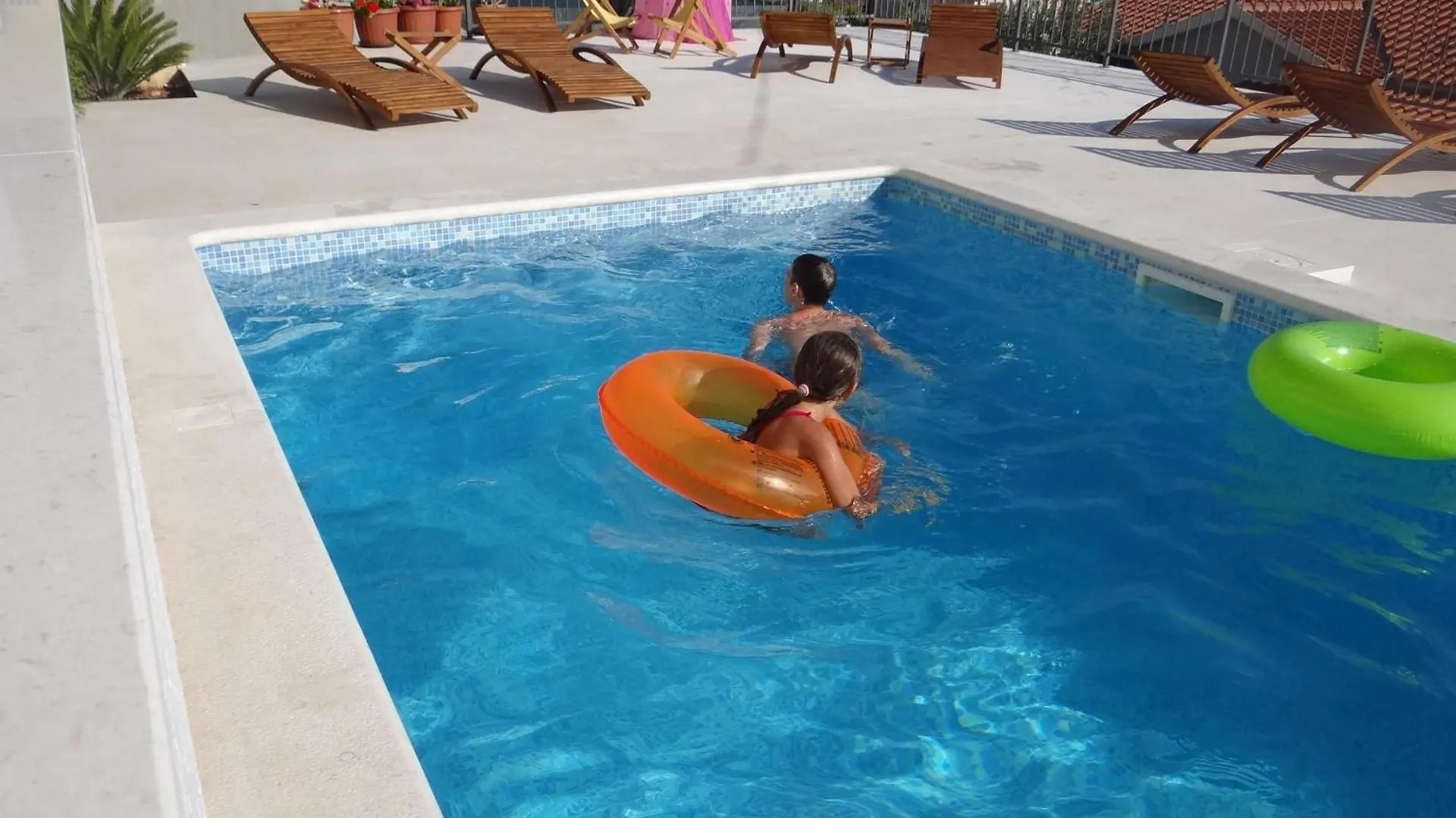 Schoene Ferienwohnung Mit Gemeinschaftspool Traù Appartamento