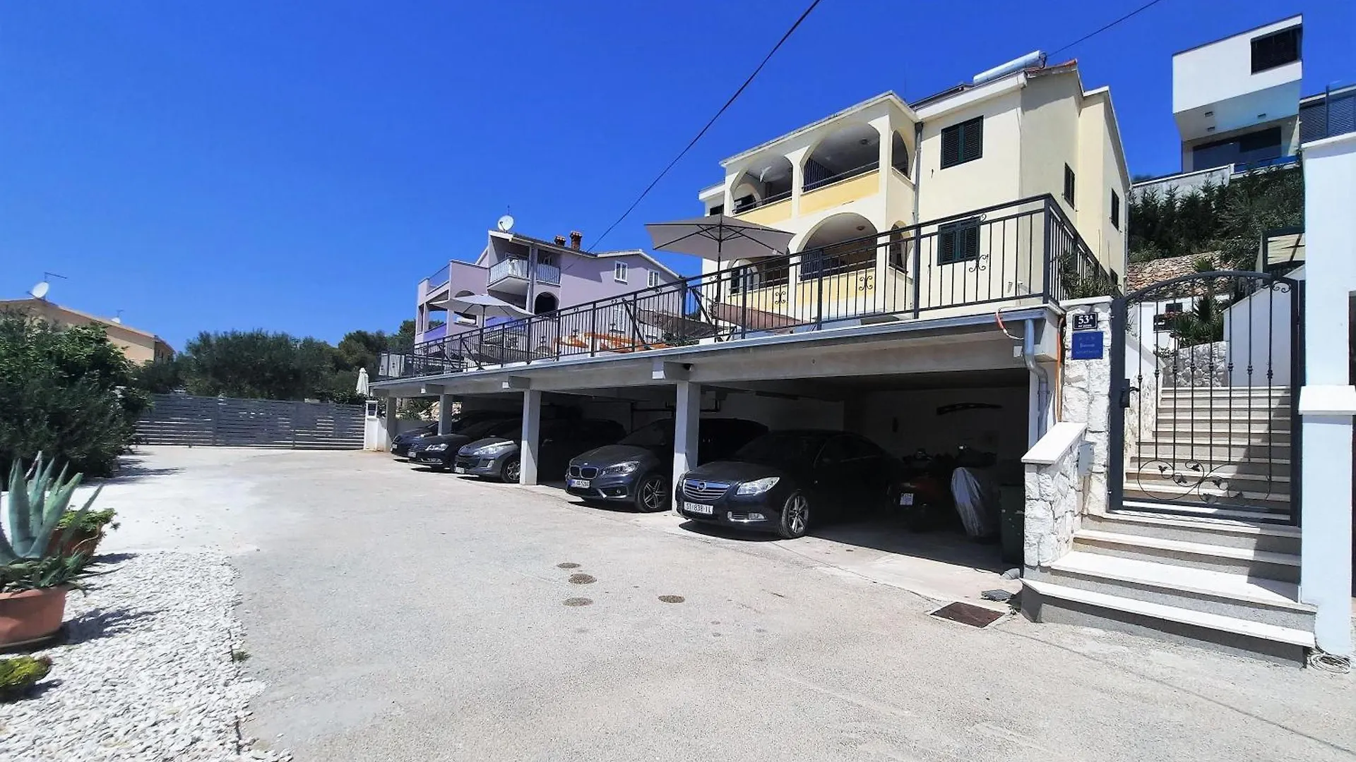 Schoene Ferienwohnung Mit Gemeinschaftspool Traù 0*,  Croazia