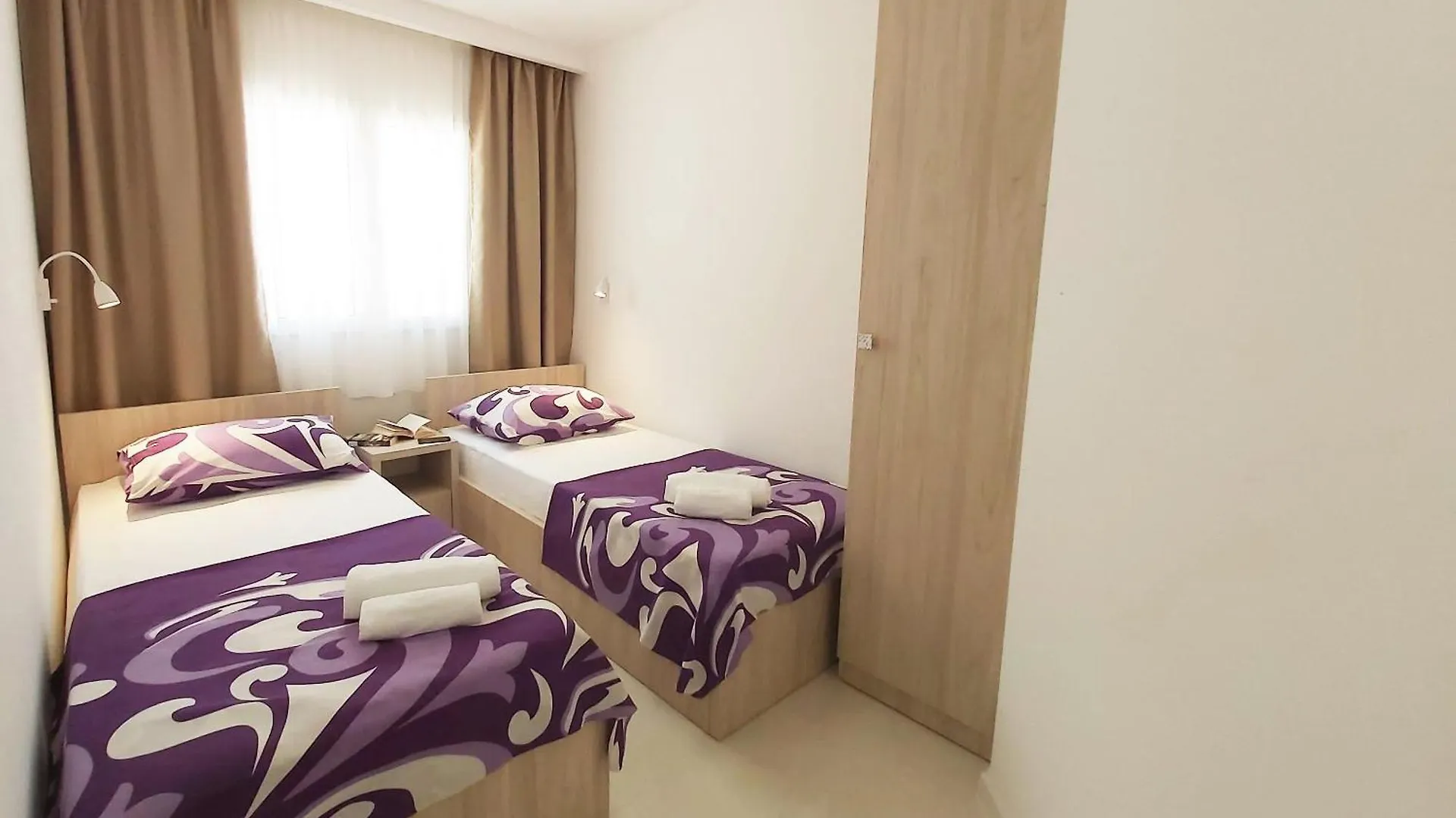Schoene Ferienwohnung Mit Gemeinschaftspool Traù Appartamento