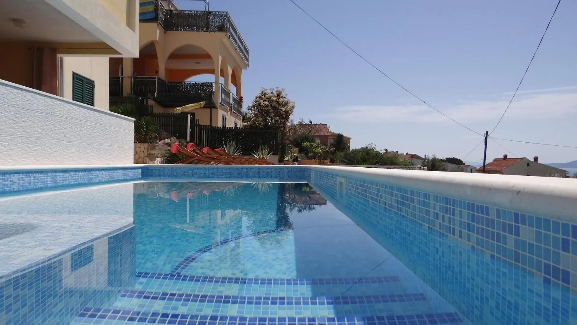Schoene Ferienwohnung Mit Gemeinschaftspool Traù Appartamento